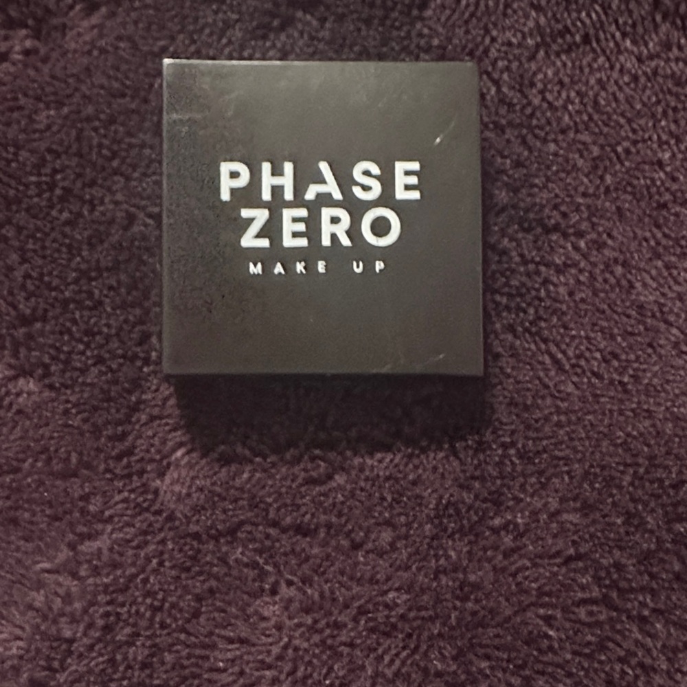 Phase Zero Make Up Eyeshadow - Black Compact